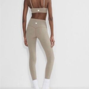 Aritzia TNA Women's Teddy bear brown cropped High-Waisted Leggings